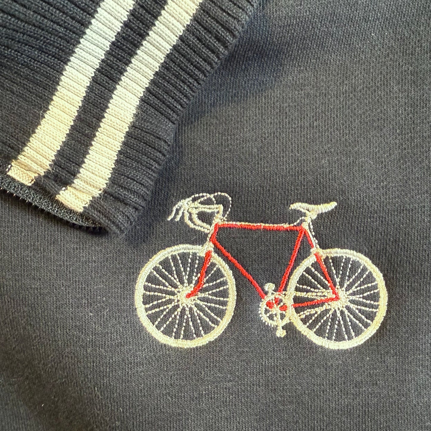 Herensweater met rits en geborduurde koersfiets