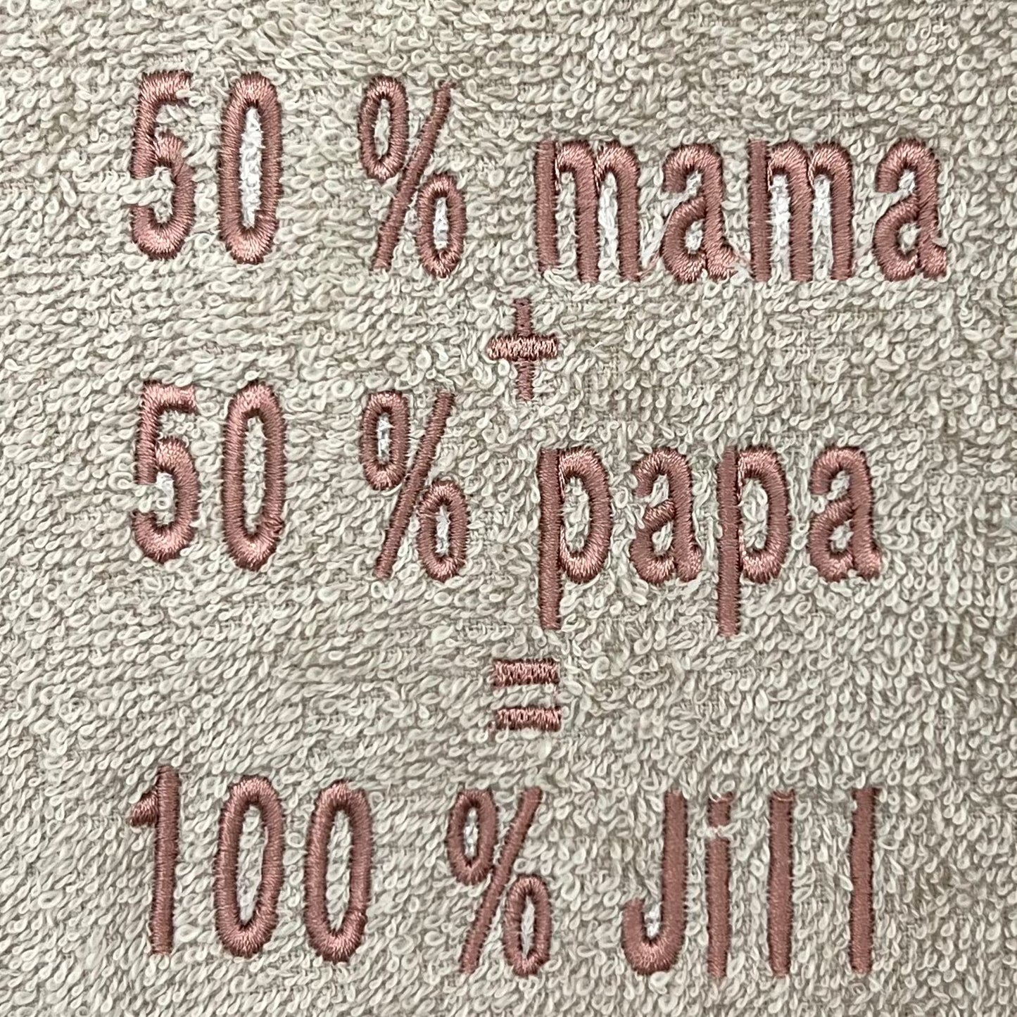 Gepersonaliseerde slab '50% mama +50% papa = 100%' - geborduurd