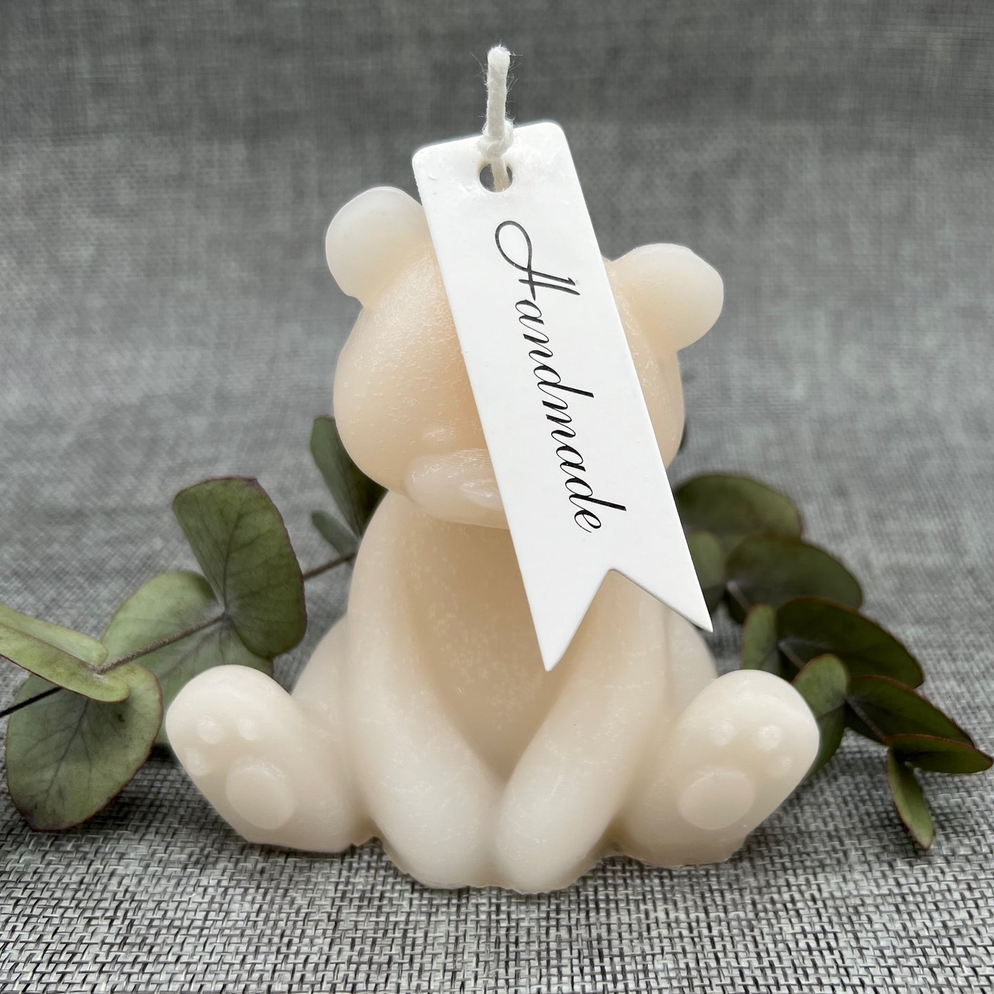 Handgemaakte kaars, beer, beertje ideaal geboortecadeau Zachte gemet jasmin orchide in combinatie met bergamot en lavendel